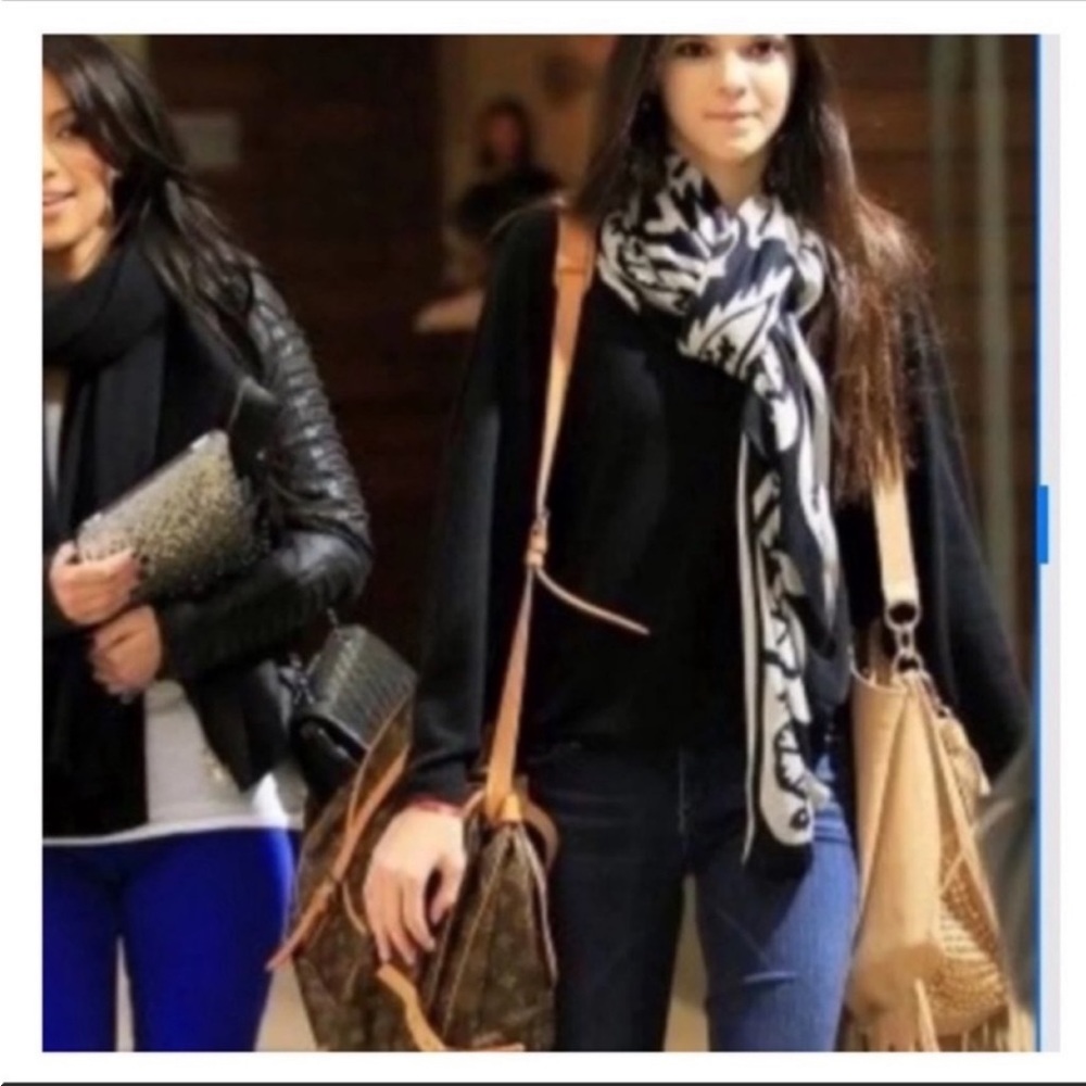 AUTHENTIC LOUIS VUITTON SAUMUR 35 CROSSBODY BAG - Picture 5 of 14